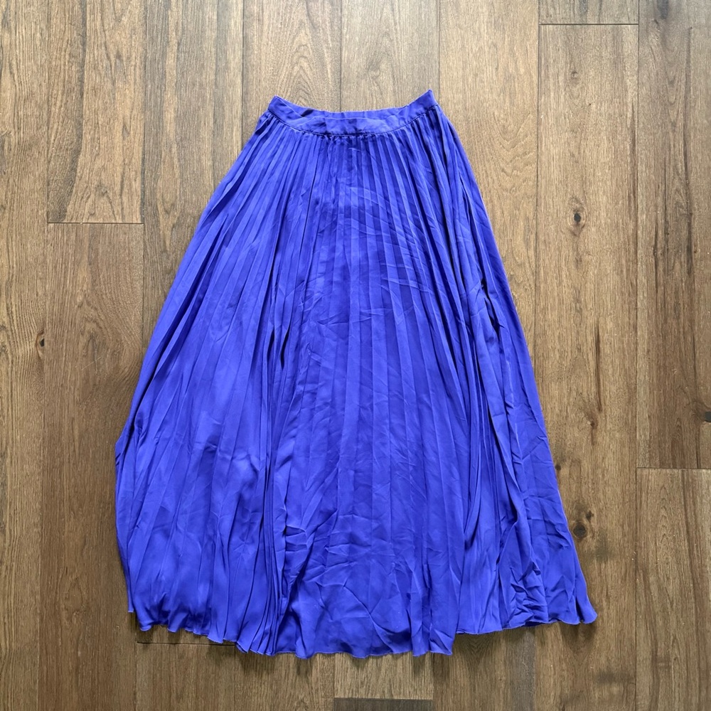 BEBE Elegant Purple Pleated Maxu Skirt Size XXS